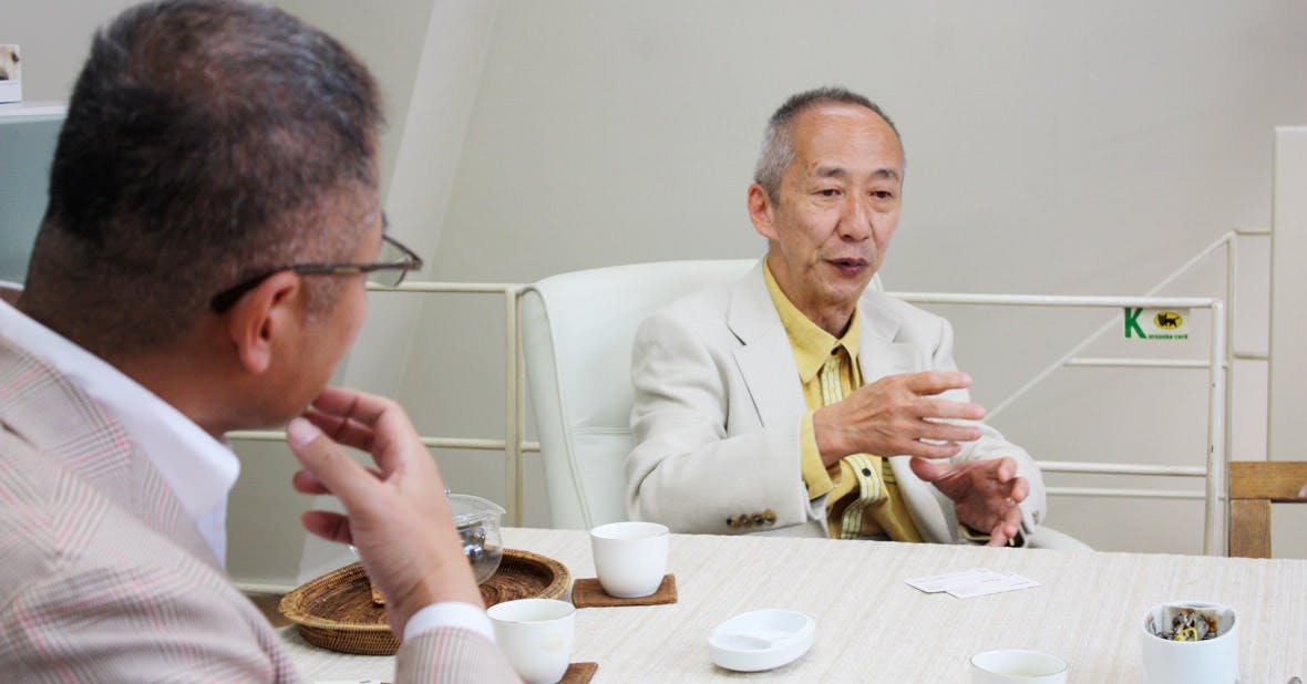 インタビューの様子写真